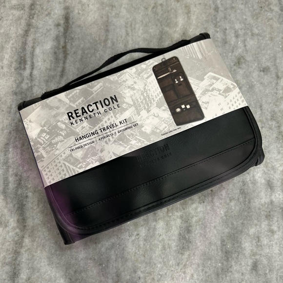 Reaction Kenneth Cole Hanging Travel Bag - Picture 8 of 9